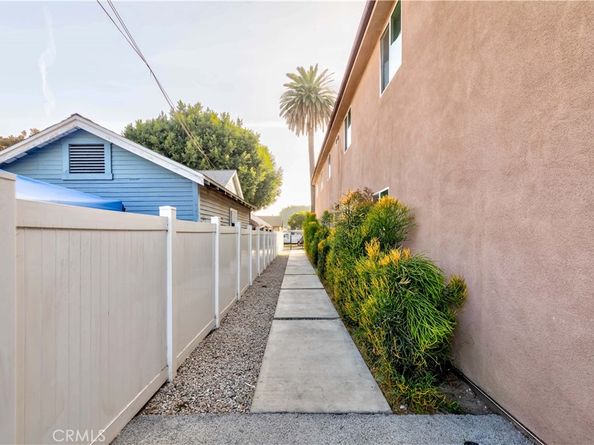 827 E 74th Street, Los Angeles CA 90001