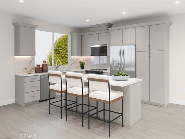 585 S Lyon Street, Santa Ana CA 92705