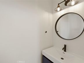 869 S Wooster 303, Los Angeles CA 90035