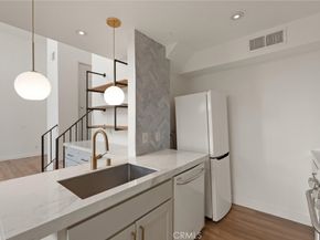 869 S Wooster 303, Los Angeles CA 90035