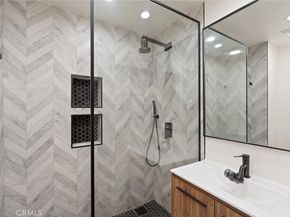 869 S Wooster 303, Los Angeles CA 90035