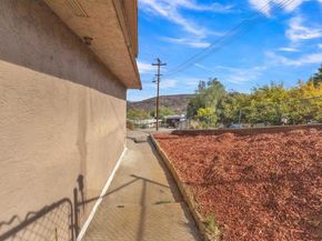 9518 Cypress St, Lakeside CA 92040