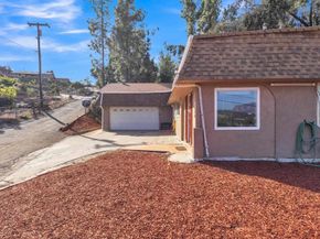 9518 Cypress St, Lakeside CA 92040