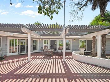 415 Carvalos Drive