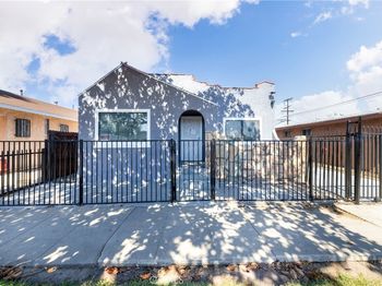 719 W Century
