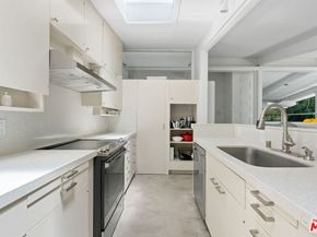 810 Bramble Way, Los Angeles CA 90049