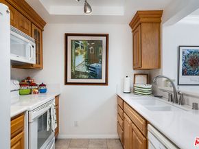 501 Palisades Drive 105, Pacific Palisades CA 90272