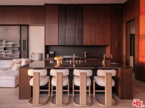 1305 Collingwood Place, Los Angeles CA 90069