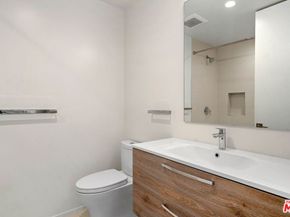 2215 5th Street B, Santa Monica CA 90405