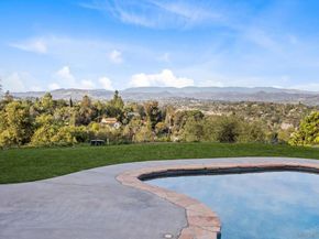 1033 Via Contenta, Escondido CA 92029