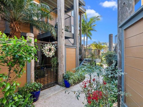 4011 Layang Layang Cir F, Carlsbad CA 92008