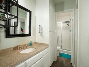 5003 Westpark Dr. 203, Valley Village CA 91601