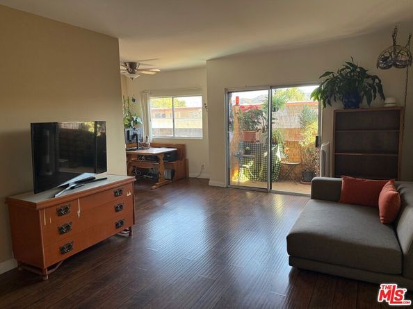 5400 Newcastle Avenue 50, Encino CA 91316