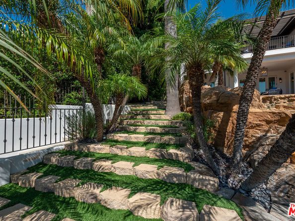 9928 Toluca Lake Avenue, Toluca Lake CA 91602