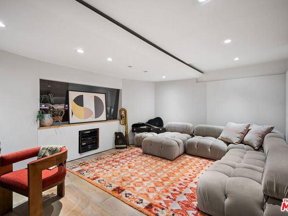 9928 Toluca Lake Avenue, Toluca Lake CA 91602