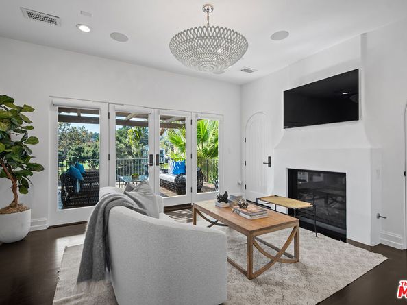 9928 Toluca Lake Avenue, Toluca Lake CA 91602