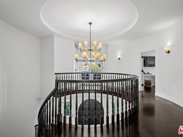 9928 Toluca Lake Avenue, Toluca Lake CA 91602