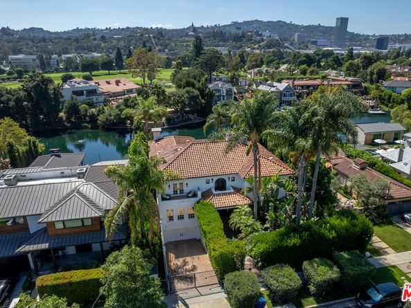 9928 Toluca Lake Avenue, Toluca Lake CA 91602
