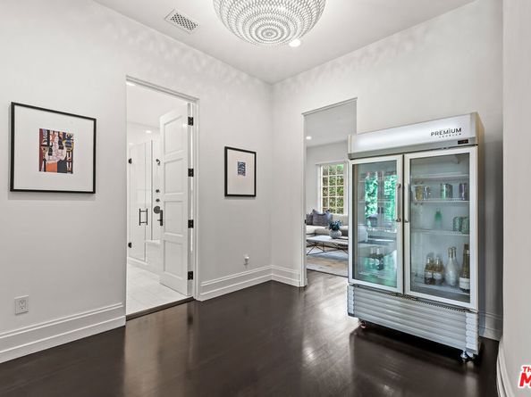 9928 Toluca Lake Avenue, Toluca Lake CA 91602