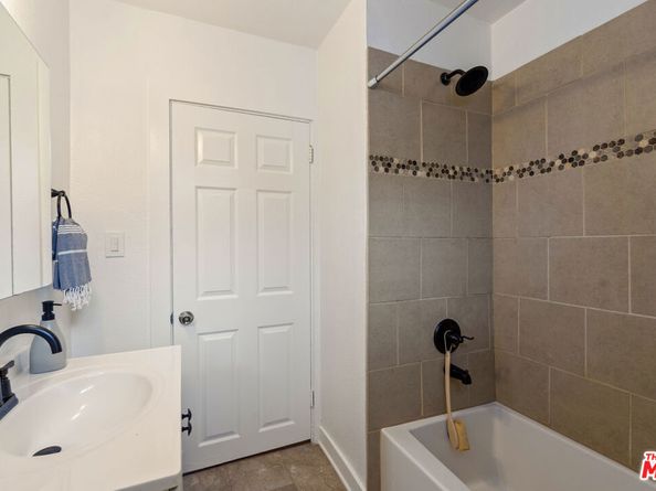 6043 Madden Avenue, Los Angeles CA 90043