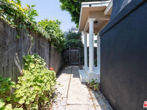 6516 Lexington Avenue, Los Angeles CA 90038