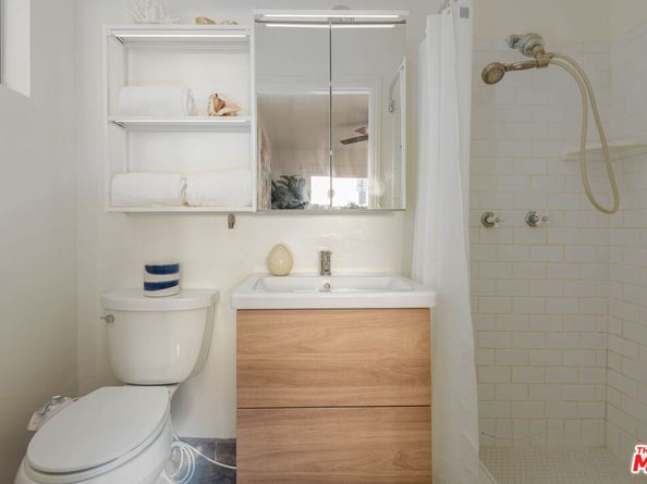 6516 Lexington Avenue, Los Angeles CA 90038