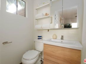 6516 Lexington Avenue, Los Angeles CA 90038