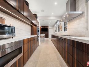 615 S Highland Avenue, Los Angeles CA 90036