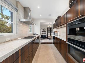 615 S Highland Avenue, Los Angeles CA 90036