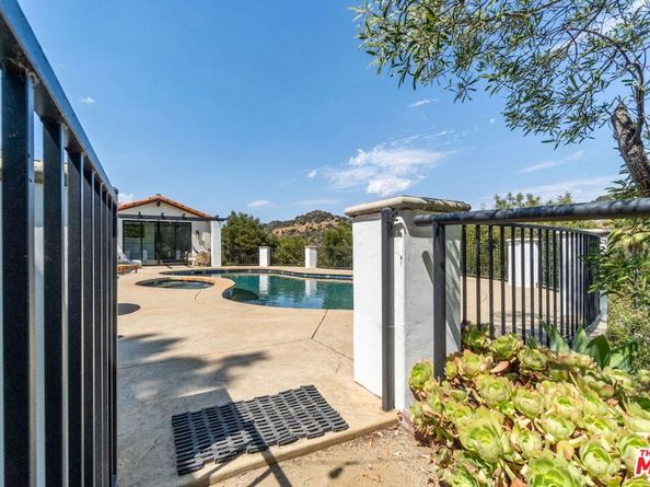 8171 Tianna Road, Los Angeles CA 90046