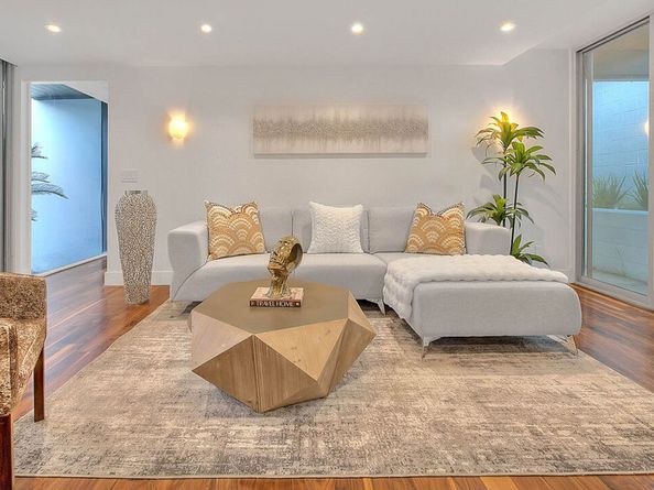 3804 Duray Place, Los Angeles CA 90008