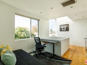 302 S Venice Boulevard, Venice CA 90291