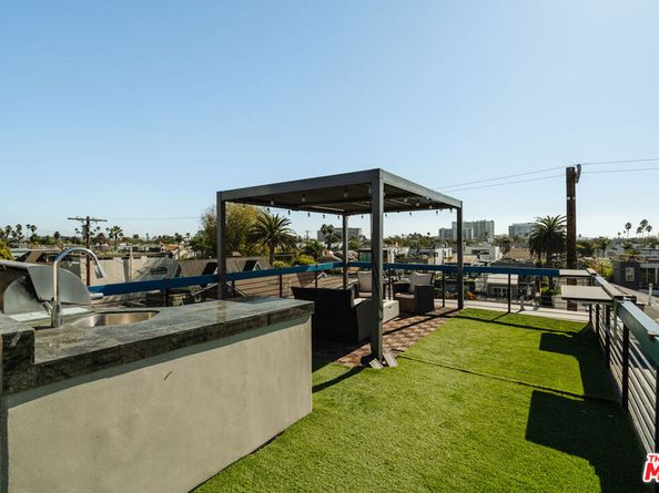 302 S Venice Boulevard, Venice CA 90291