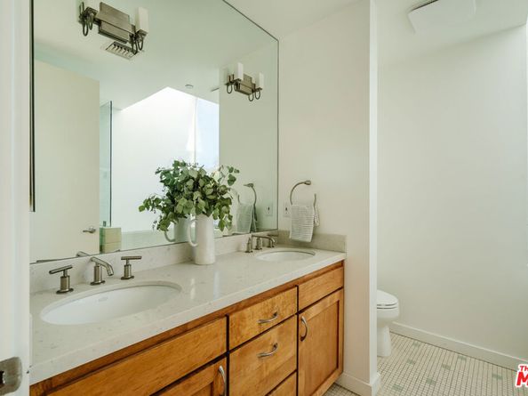 302 S Venice Boulevard, Venice CA 90291