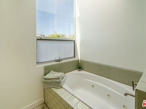 302 S Venice Boulevard, Venice CA 90291