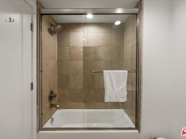 2010 S Beverly Glen Boulevard 302, Los Angeles CA 90025
