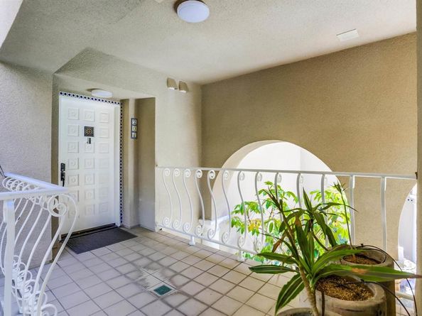 4018 Nobel Dr 201, San Diego CA 92122