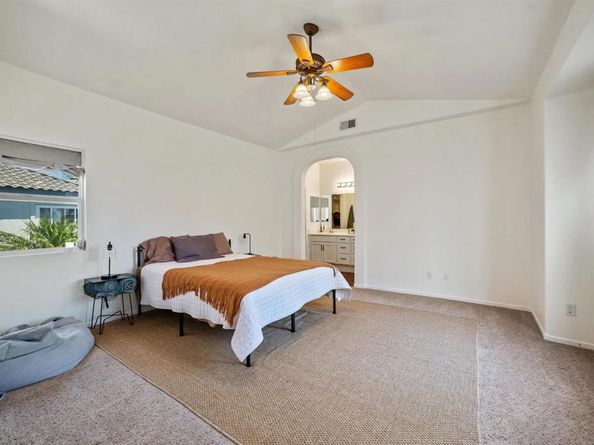 318 Diamante Way, Oceanside CA 92056