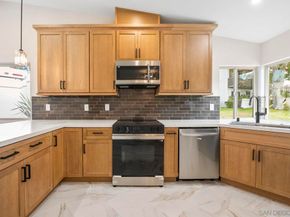 6915 Pear Tree Dr, Carlsbad CA 92011