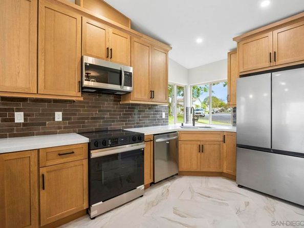 6915 Pear Tree Dr, Carlsbad CA 92011