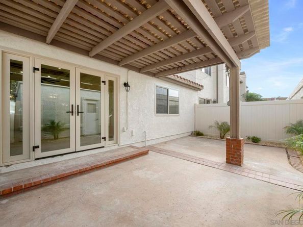6915 Pear Tree Dr, Carlsbad CA 92011