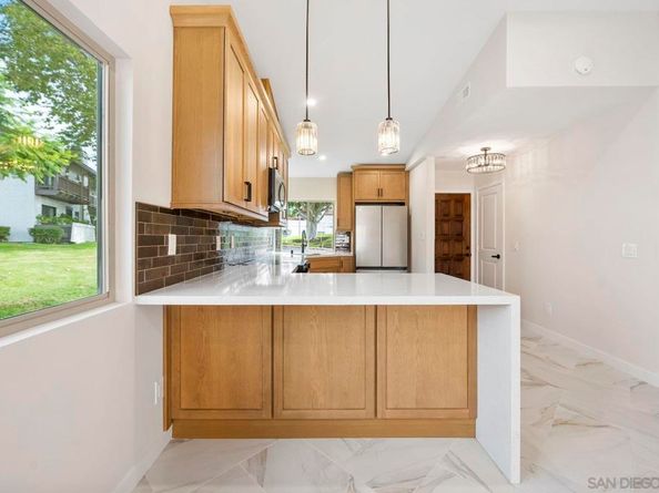6915 Pear Tree Dr, Carlsbad CA 92011