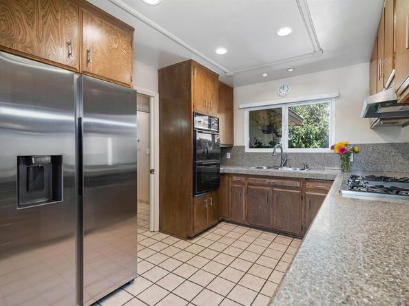 530 E 17th Ave, Escondido CA 92025