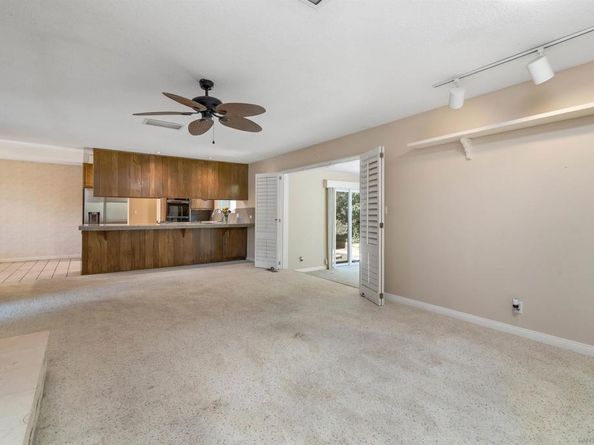 530 E 17th Ave, Escondido CA 92025