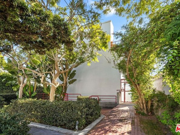 654 Pier Avenue C, Santa Monica CA 90405