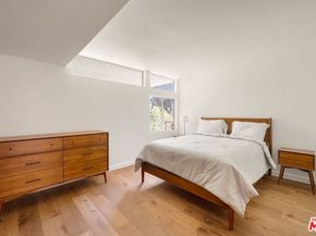 654 Pier Avenue C, Santa Monica CA 90405