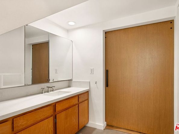 654 Pier Avenue C, Santa Monica CA 90405