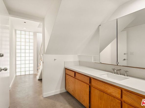 654 Pier Avenue C, Santa Monica CA 90405