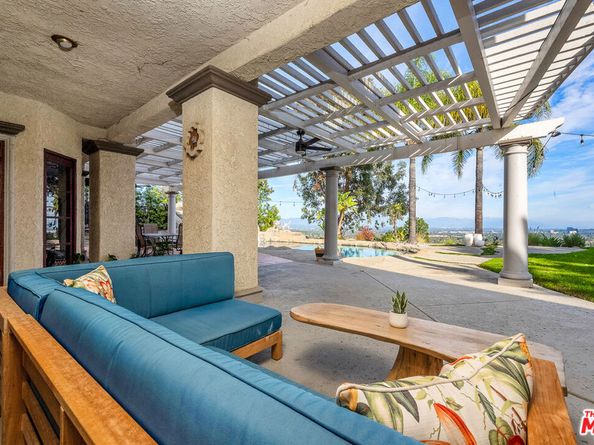 6024 Woodland View Drive, Woodland Hills CA 91367