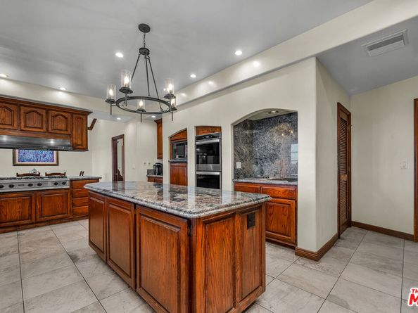 6024 Woodland View Drive, Woodland Hills CA 91367